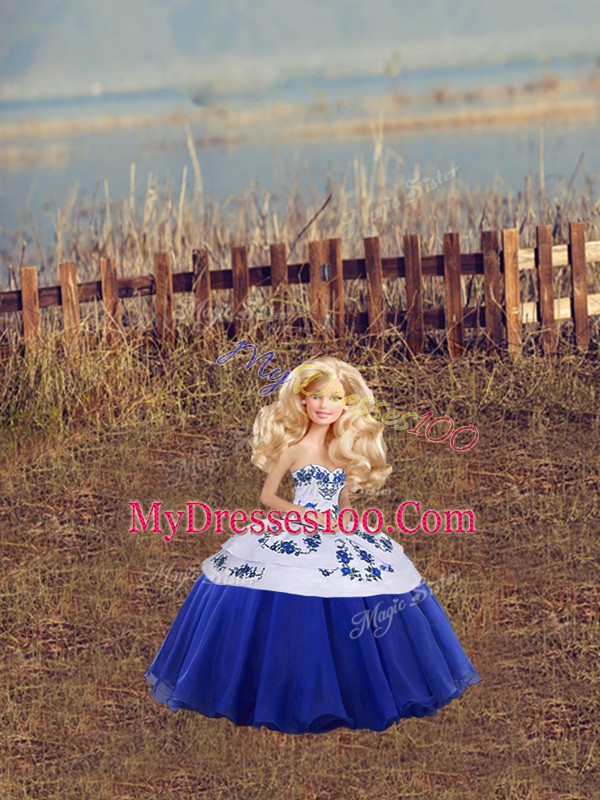 Royal Blue Ball Gowns Embroidery and Bowknot 15 Quinceanera Dress Lace Up Tulle Sleeveless Floor Length