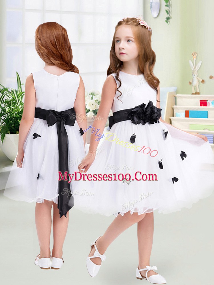 Beauteous Sleeveless Tulle Knee Length Zipper Flower Girl Dresses for Less in White with Appliques and Hand Made Flower