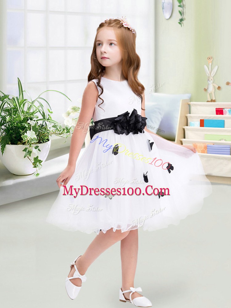 Beauteous Sleeveless Tulle Knee Length Zipper Flower Girl Dresses for Less in White with Appliques and Hand Made Flower