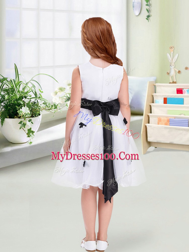 Beauteous Sleeveless Tulle Knee Length Zipper Flower Girl Dresses for Less in White with Appliques and Hand Made Flower