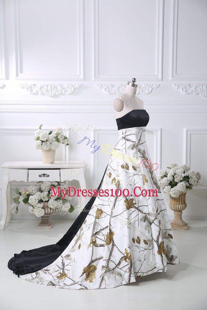 Modest White Sleeveless Pattern Prom Gown