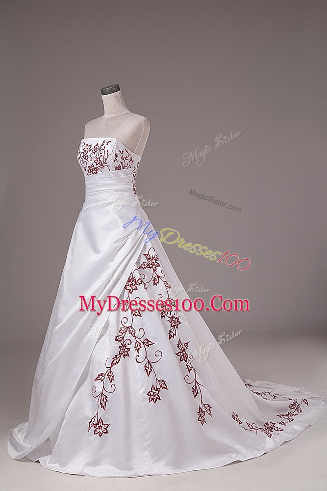 Dramatic Lace Up Bridal Gown White for Wedding Party with Embroidery Brush Train