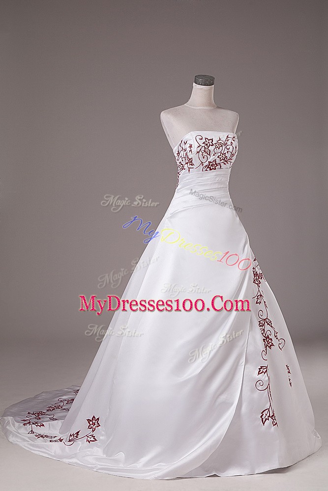 Dramatic Lace Up Bridal Gown White for Wedding Party with Embroidery Brush Train