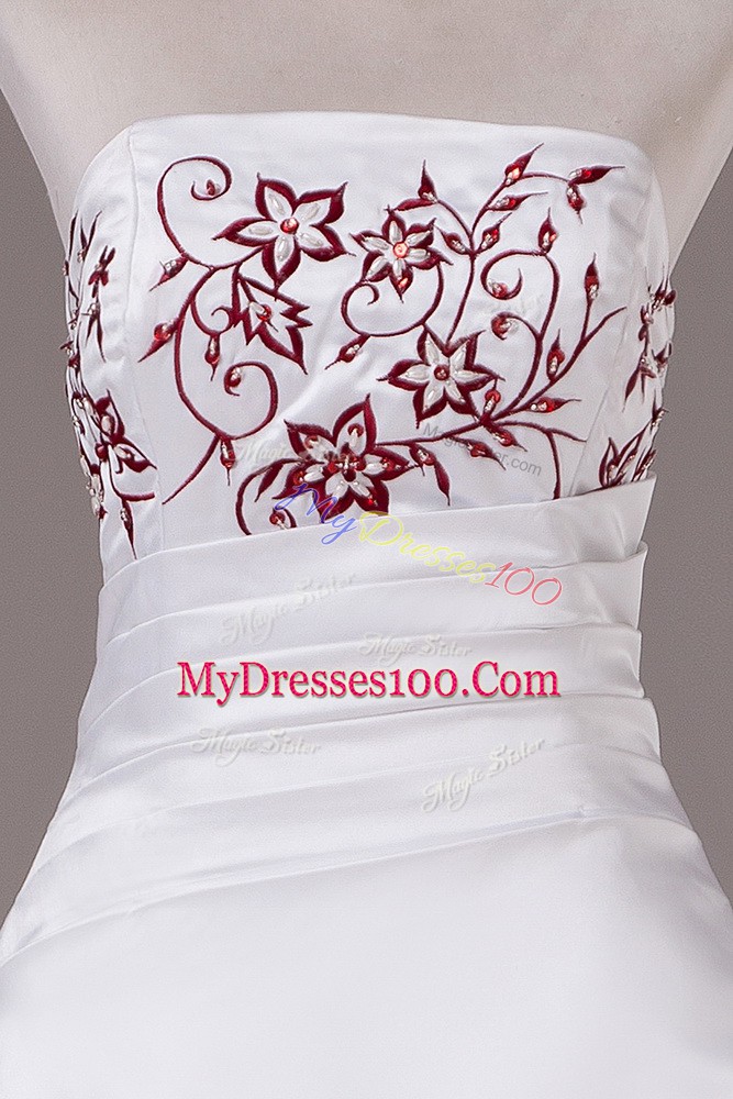 Dramatic Lace Up Bridal Gown White for Wedding Party with Embroidery Brush Train