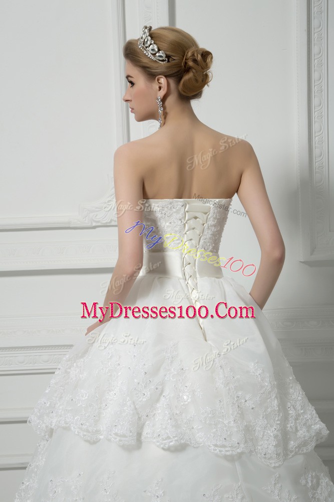 Unique Lace Up Bridal Gown White for Wedding Party with Beading and Lace and Bowknot Brush Train