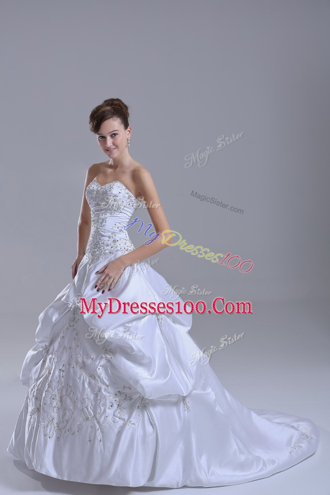 Elegant White Wedding Gown Wedding Party with Beading and Pick Ups Sweetheart Sleeveless Brush Train Lace Up