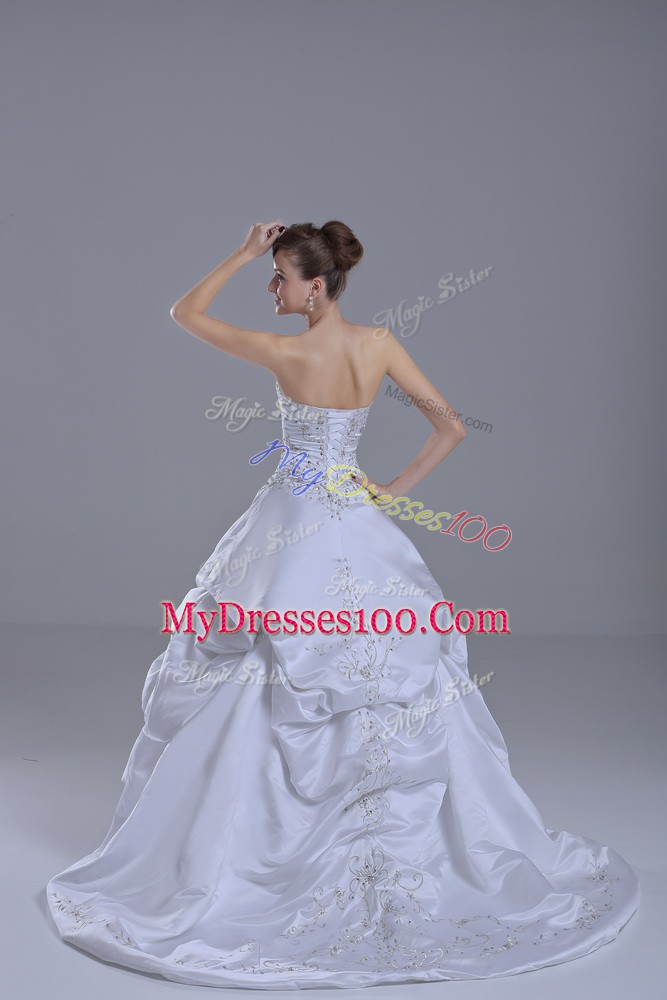 Elegant White Wedding Gown Wedding Party with Beading and Pick Ups Sweetheart Sleeveless Brush Train Lace Up