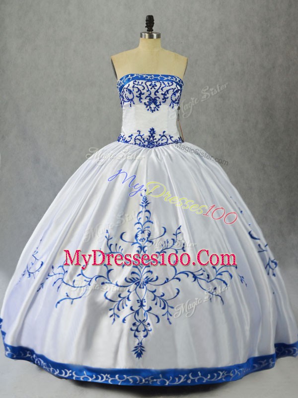Decent Sleeveless Embroidery Lace Up Ball Gown Prom Dress
