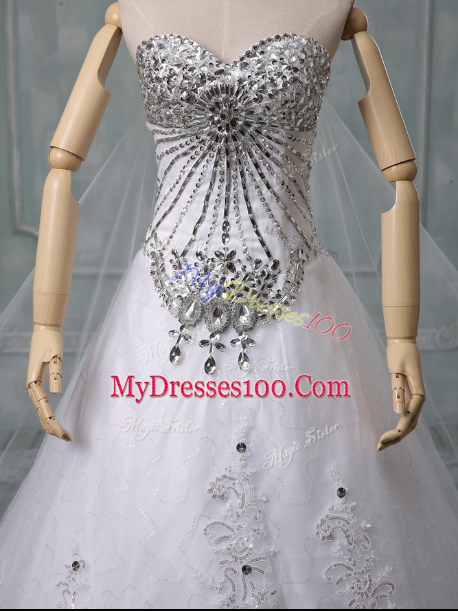 Sweetheart Sleeveless Tulle Wedding Gowns Beading and Lace Chapel Train Lace Up
