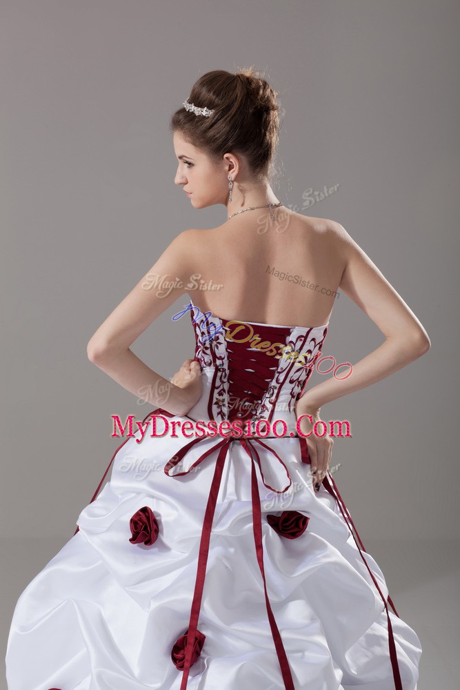 Low Price Brush Train Ball Gowns Wedding Dress White Sweetheart Taffeta Sleeveless Lace Up