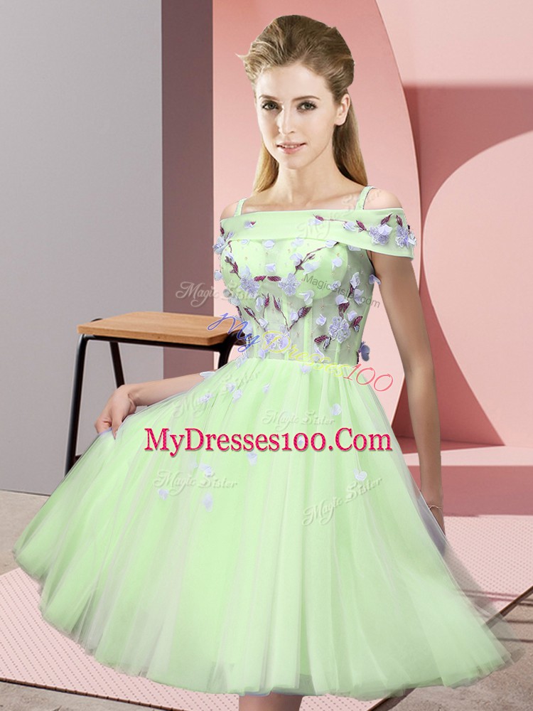 Smart Yellow Green Tulle Lace Up Off The Shoulder Short Sleeves Knee Length Dama Dress for Quinceanera Appliques