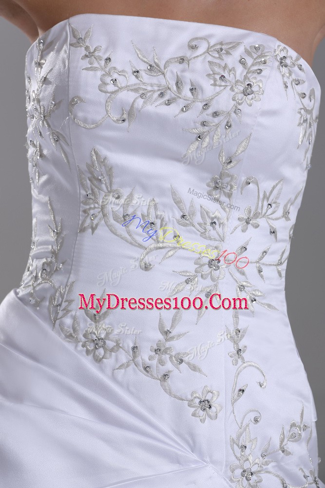 Custom Design White Ball Gowns Strapless Sleeveless Taffeta Brush Train Lace Up Embroidery Wedding Dresses