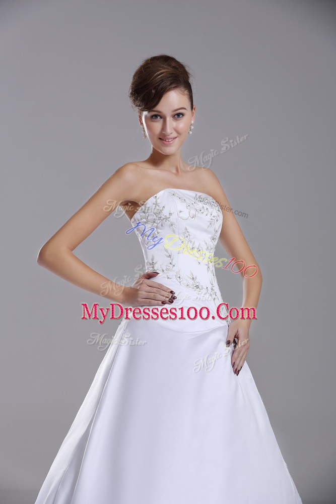 Custom Design White Ball Gowns Strapless Sleeveless Taffeta Brush Train Lace Up Embroidery Wedding Dresses