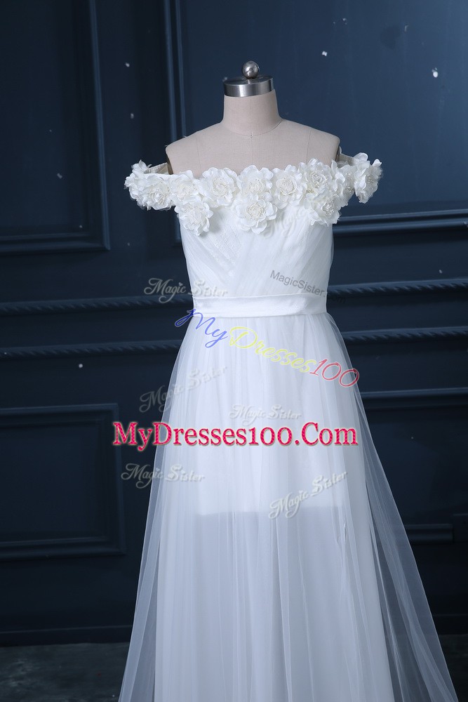 White Sleeveless Tulle Brush Train Zipper Wedding Dress for Wedding Party