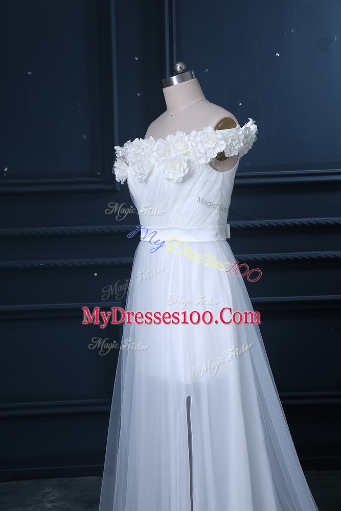 White Sleeveless Tulle Brush Train Zipper Wedding Dress for Wedding Party