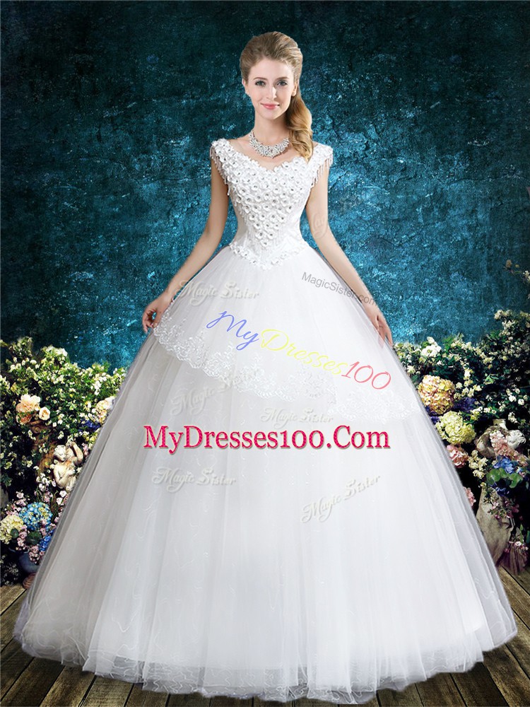 V-neck Sleeveless Wedding Dresses Floor Length Lace and Appliques White Tulle