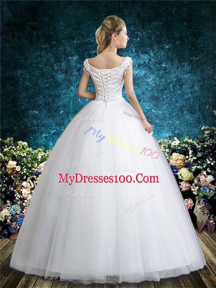 V-neck Sleeveless Wedding Dresses Floor Length Lace and Appliques White Tulle