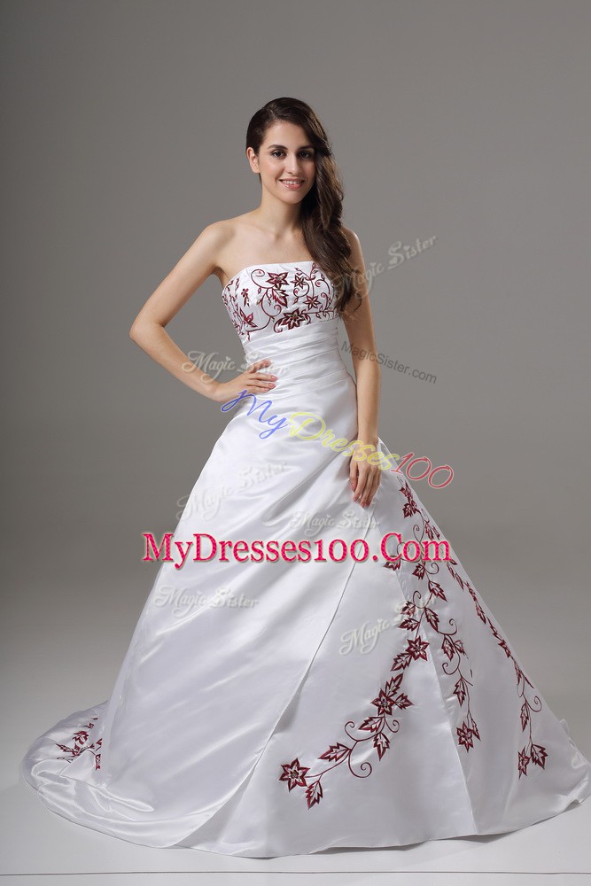 Clearance Strapless Sleeveless Satin Wedding Dress Embroidery Brush Train Lace Up