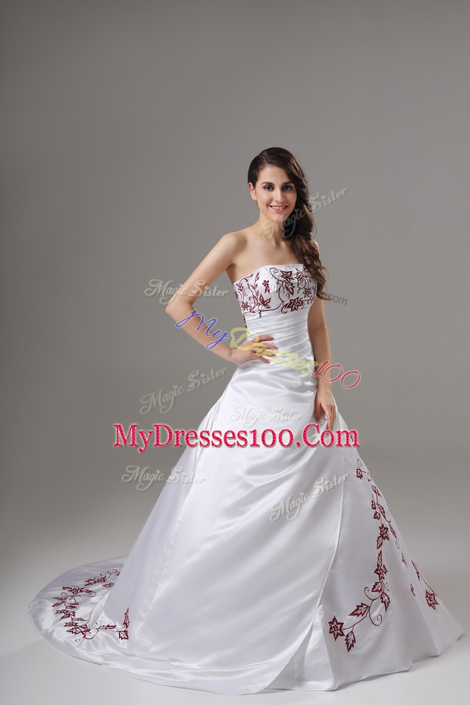 Clearance Strapless Sleeveless Satin Wedding Dress Embroidery Brush Train Lace Up
