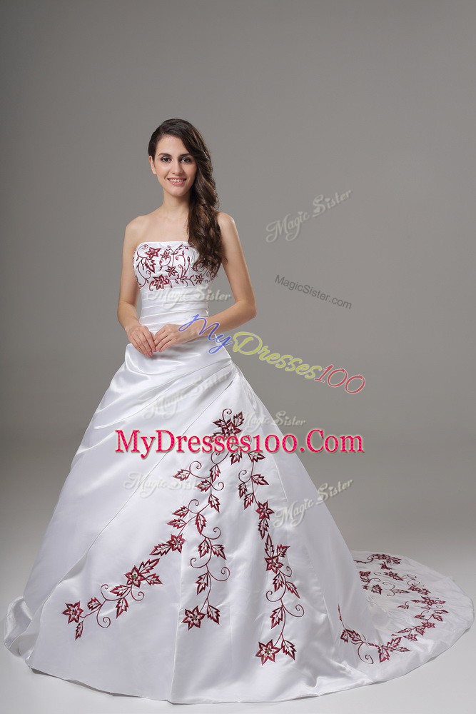 Clearance Strapless Sleeveless Satin Wedding Dress Embroidery Brush Train Lace Up