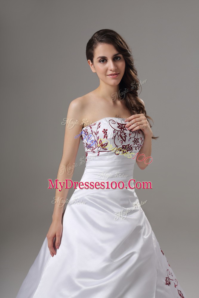 Clearance Strapless Sleeveless Satin Wedding Dress Embroidery Brush Train Lace Up