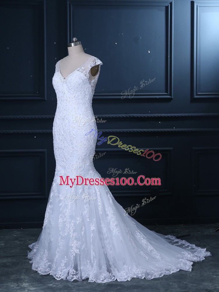 White Sleeveless Tulle Brush Train Clasp Handle Wedding Gown for Wedding Party