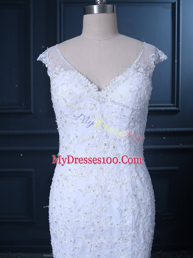 White Sleeveless Tulle Brush Train Clasp Handle Wedding Gown for Wedding Party