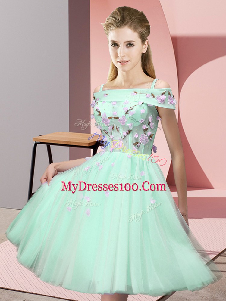 Off The Shoulder Short Sleeves Bridesmaid Dresses Knee Length Appliques Apple Green Tulle