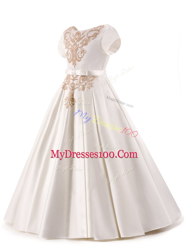 Simple Satin Scoop Short Sleeves Zipper Appliques Pageant Dress for Girls in White