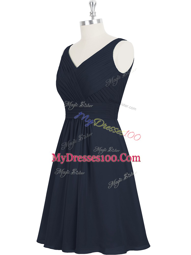 Fitting Black A-line V-neck Sleeveless Chiffon Knee Length Zipper Pleated Prom Dresses