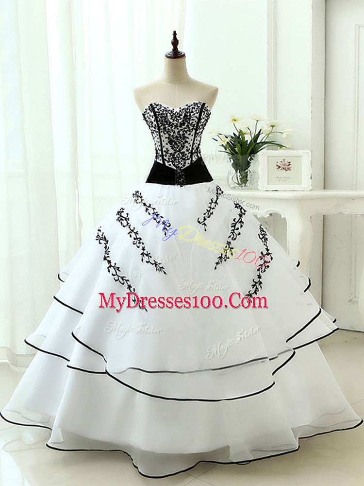 Sweetheart Sleeveless Organza Quinceanera Dresses Beading and Appliques Lace Up