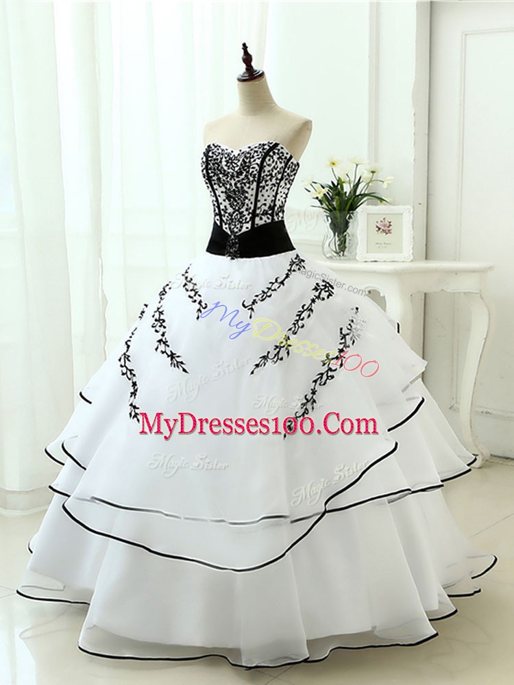 Sweetheart Sleeveless Organza Quinceanera Dresses Beading and Appliques Lace Up