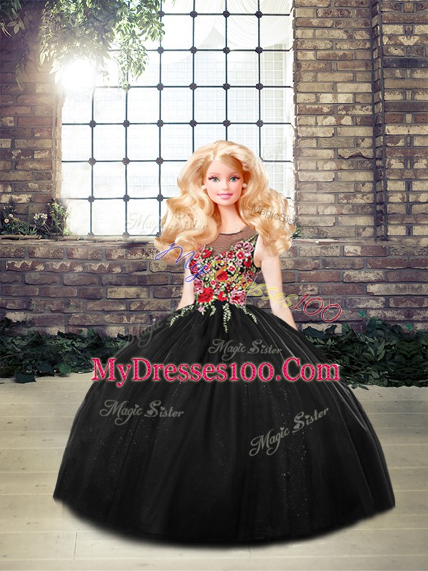 Sleeveless Floor Length Quinceanera Dress and Embroidery
