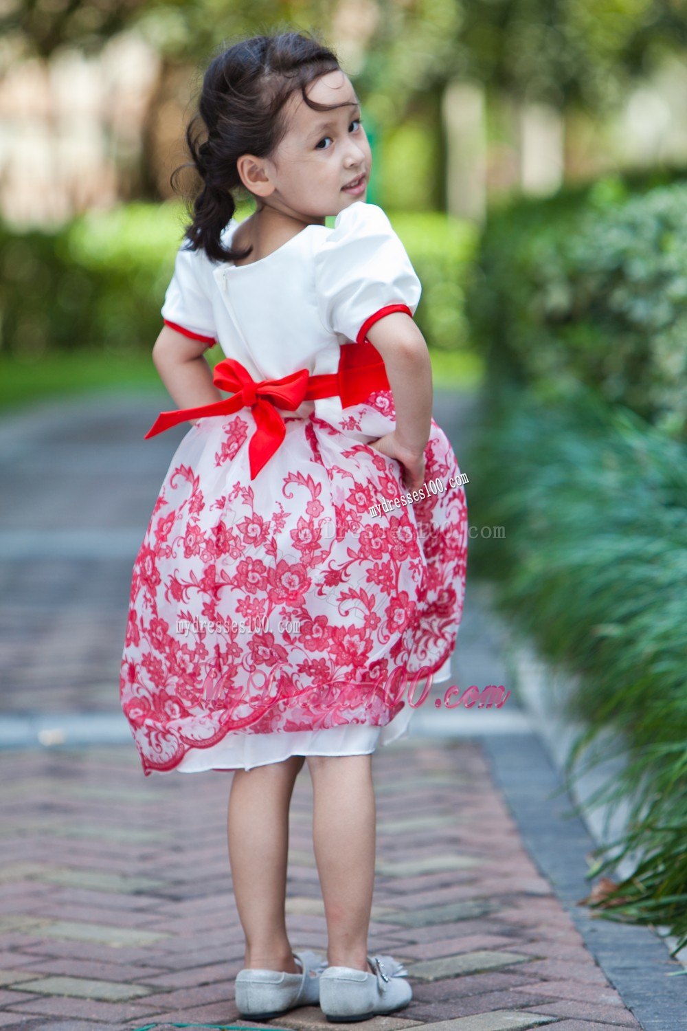 White A-line Scoop Knee-length Taffeta and Organza Hand Made Flowers Flower Girl Dress