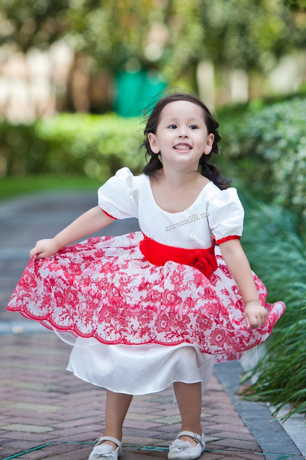 White A-line Scoop Knee-length Taffeta and Organza Hand Made Flowers Flower Girl Dress