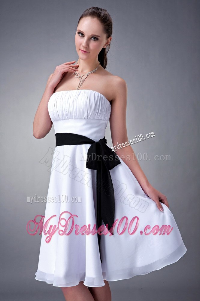 Strapless Knee Length White Ruching Bridesmaid Dresses With Sash