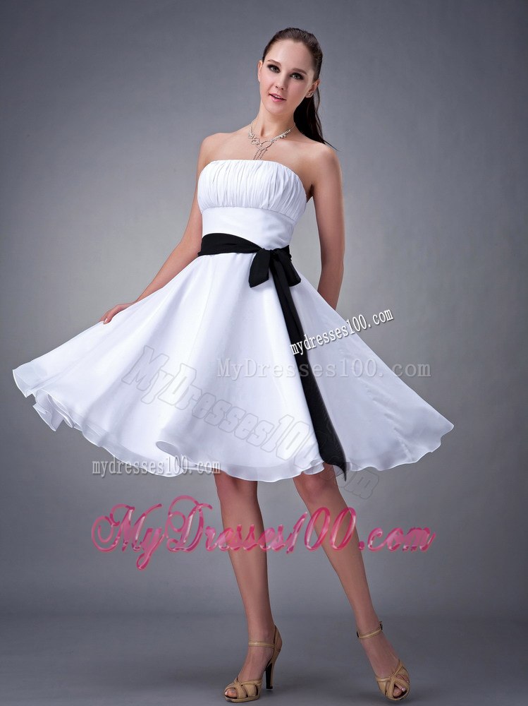 Strapless Knee Length White Ruching Bridesmaid Dresses With Sash