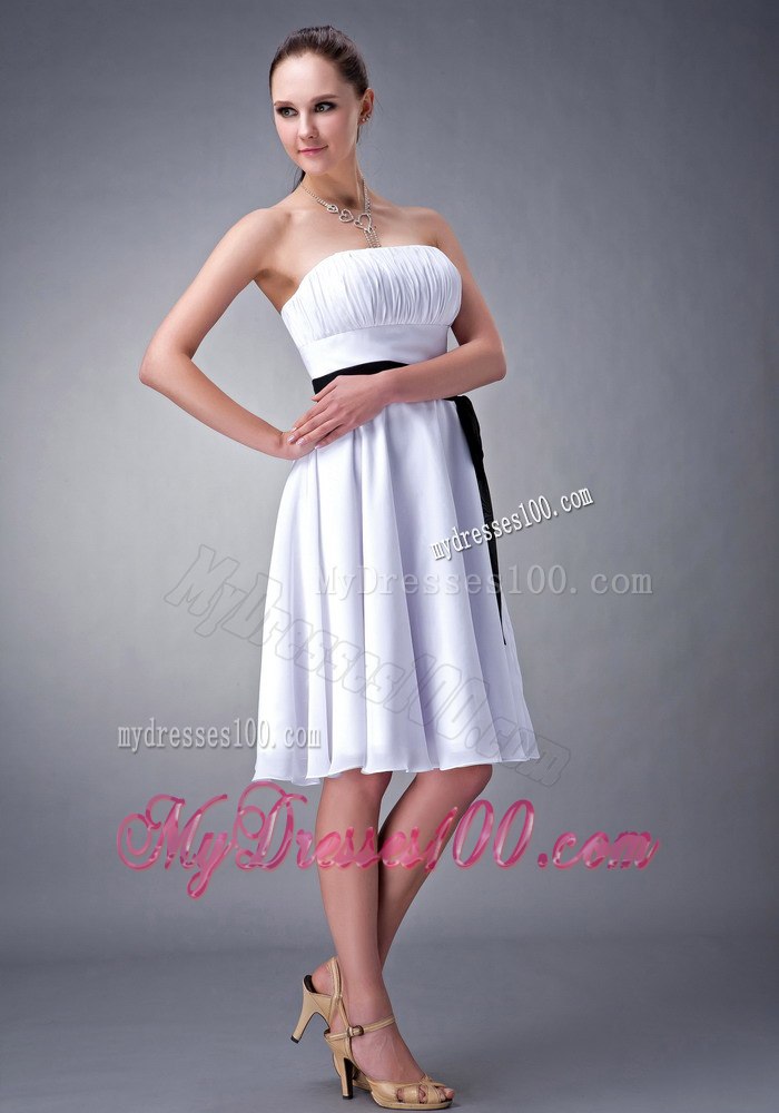 Strapless Knee Length White Ruching Bridesmaid Dresses With Sash