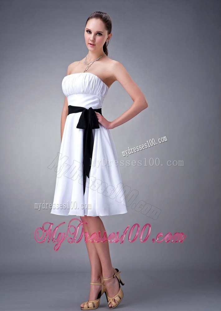 Strapless Knee Length White Ruching Bridesmaid Dresses With Sash