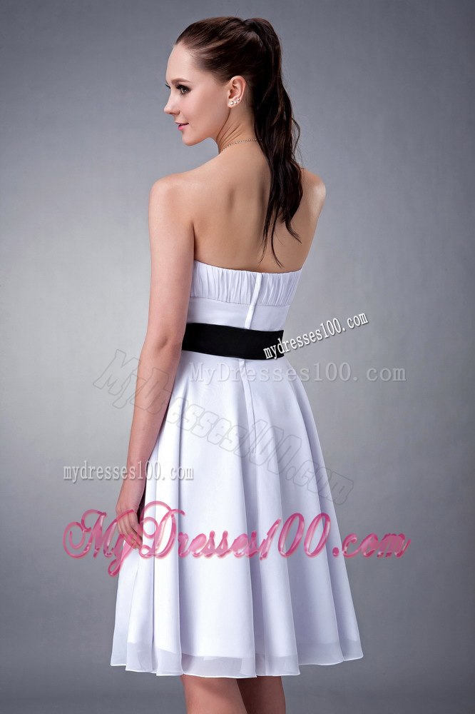 Strapless Knee Length White Ruching Bridesmaid Dresses With Sash