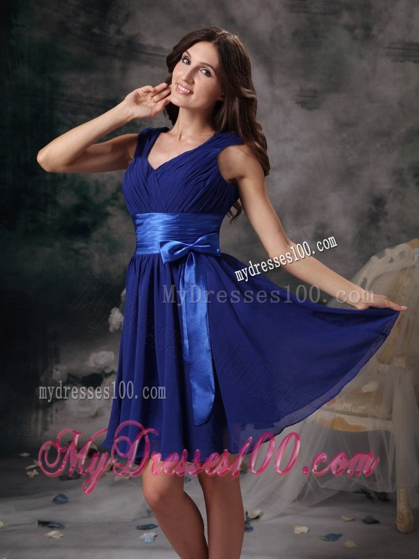 V-neck Royal Blue Short Chiffon Junior Bridesmaid Dresses