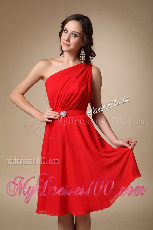 Ruching One Shoulder Short Dresses For Bridesmaid in Red with Sash