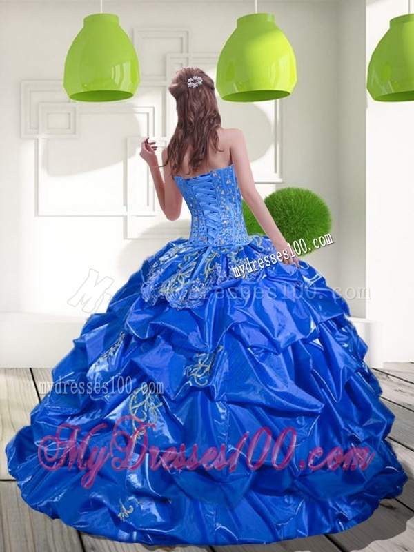 2016 Beading and Appliques Quinceanera Dresses with Brush Train