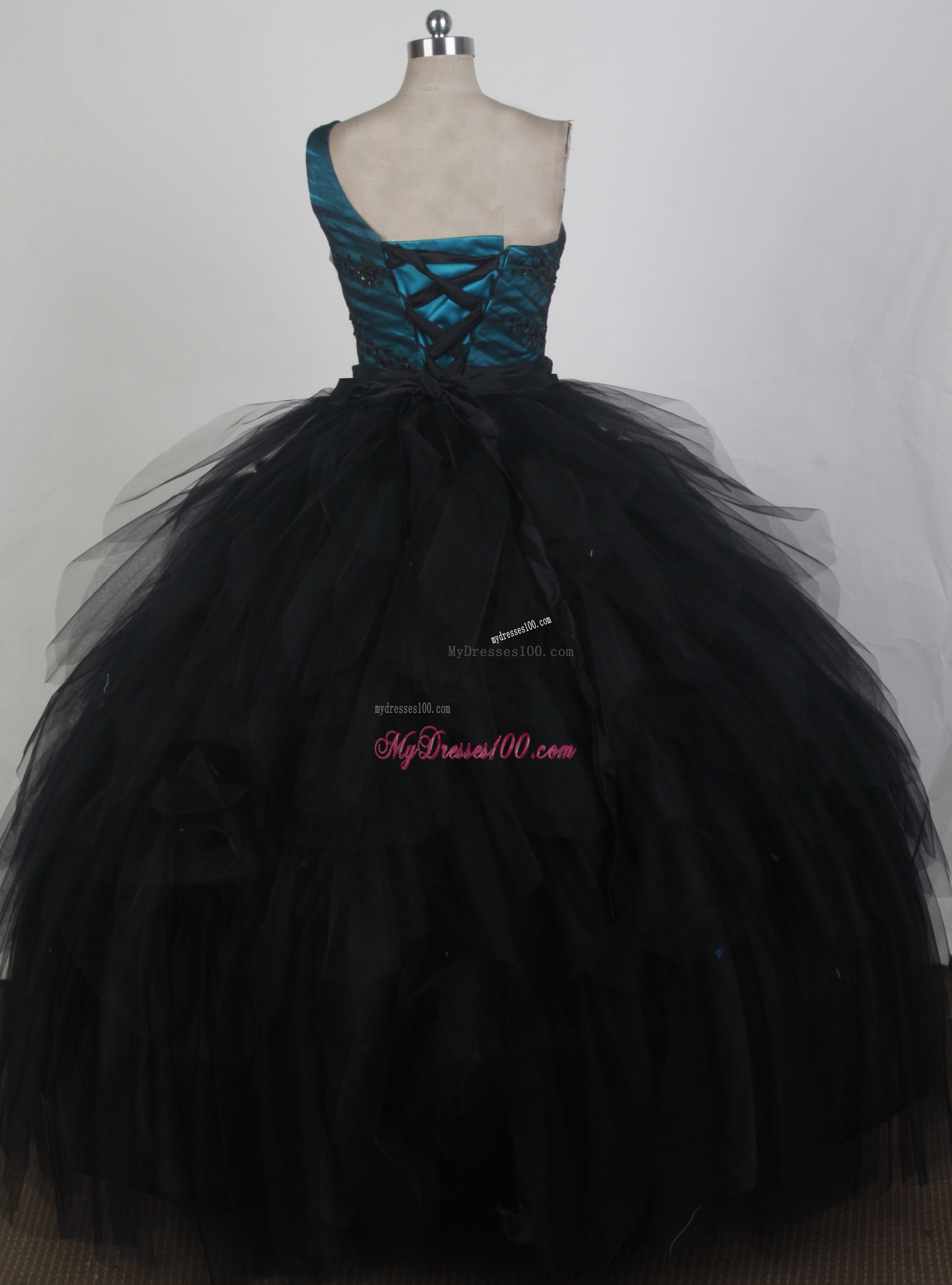 Single Shoulder Layered Black Tulle Dress for Quinceanera