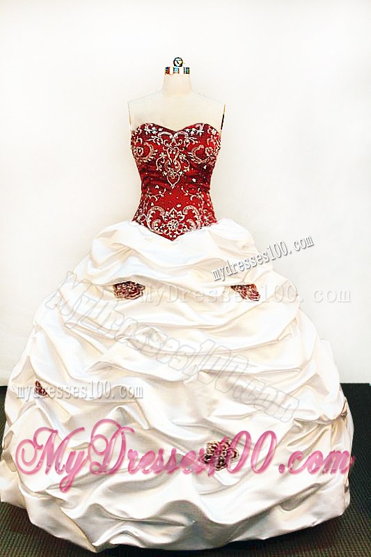 Modest Slit Pick-ups Sweet 16 Dresses Decorated by Floral Embroideries