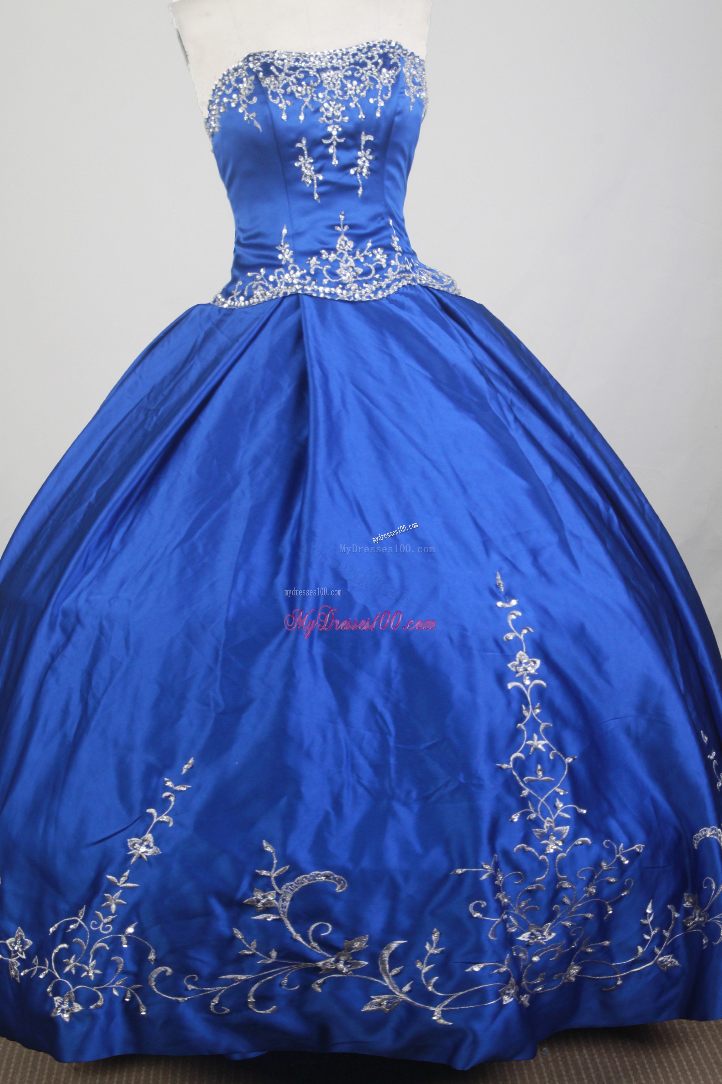 Blue Bodice Sweet 15 Dresses with Diamonds and Floral Embroideries