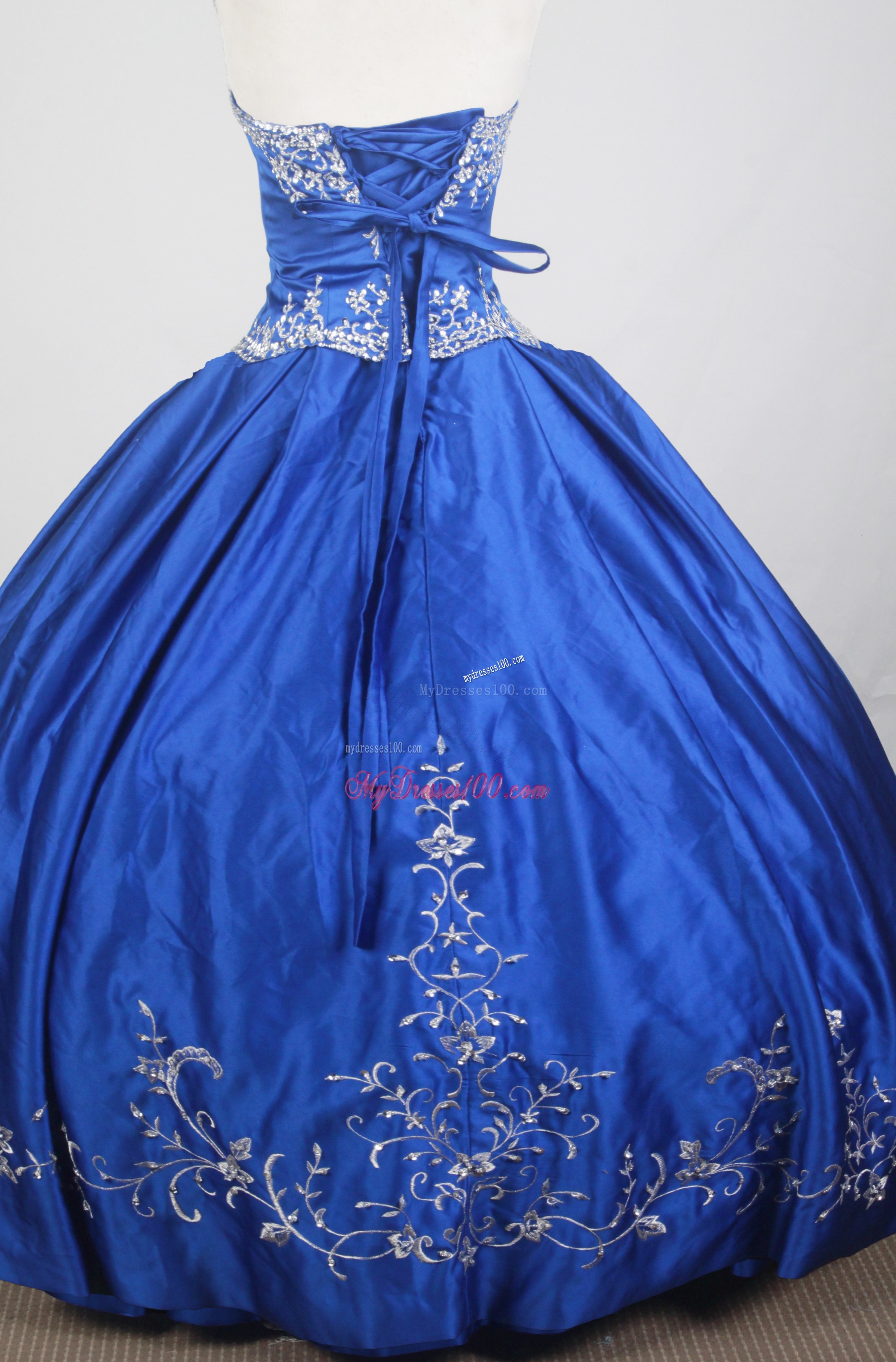 Blue Bodice Sweet 15 Dresses with Diamonds and Floral Embroideries