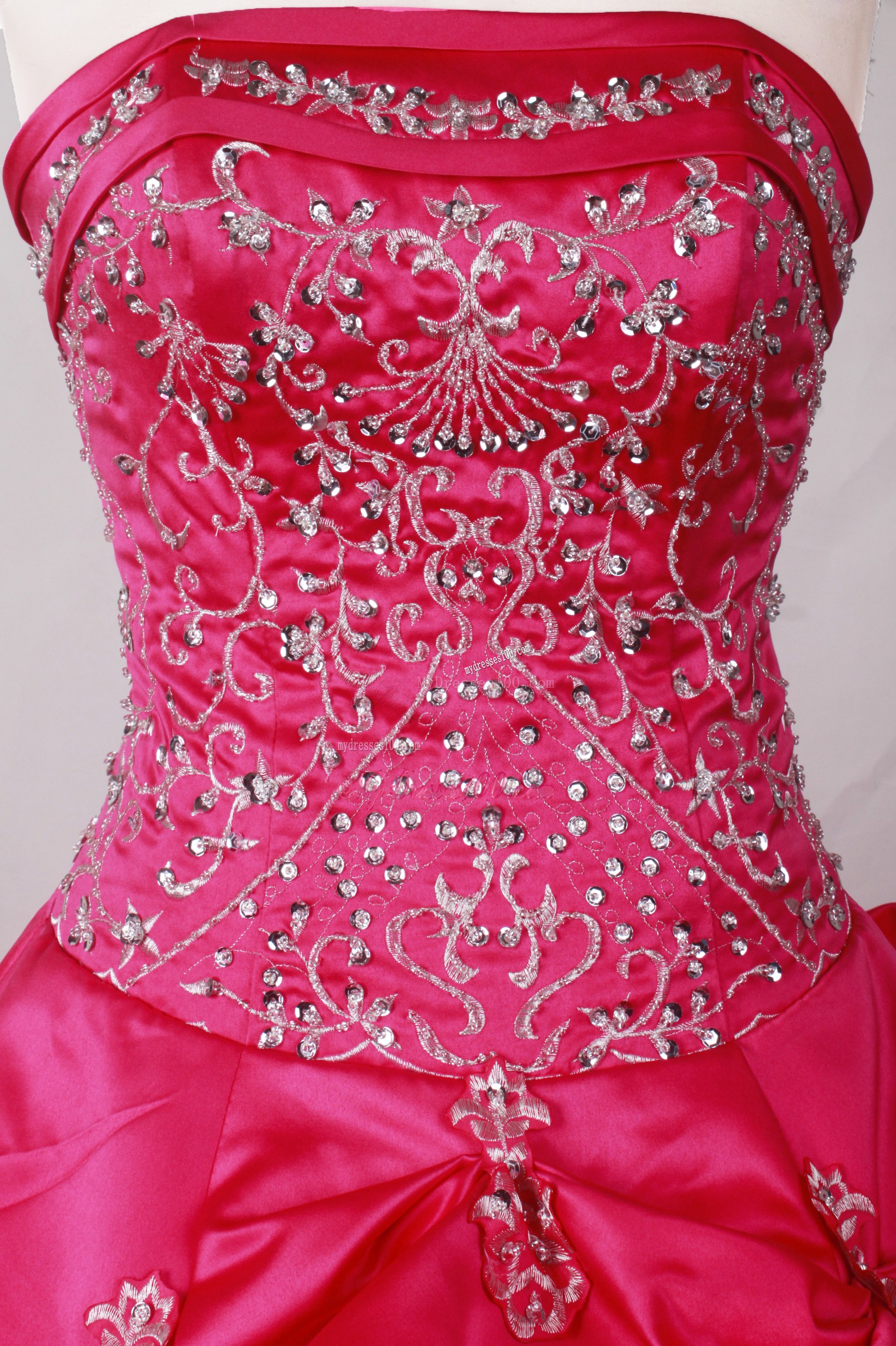 Red Puffy Ruffles Dresses for Quinceanera with Pretty Embroidery