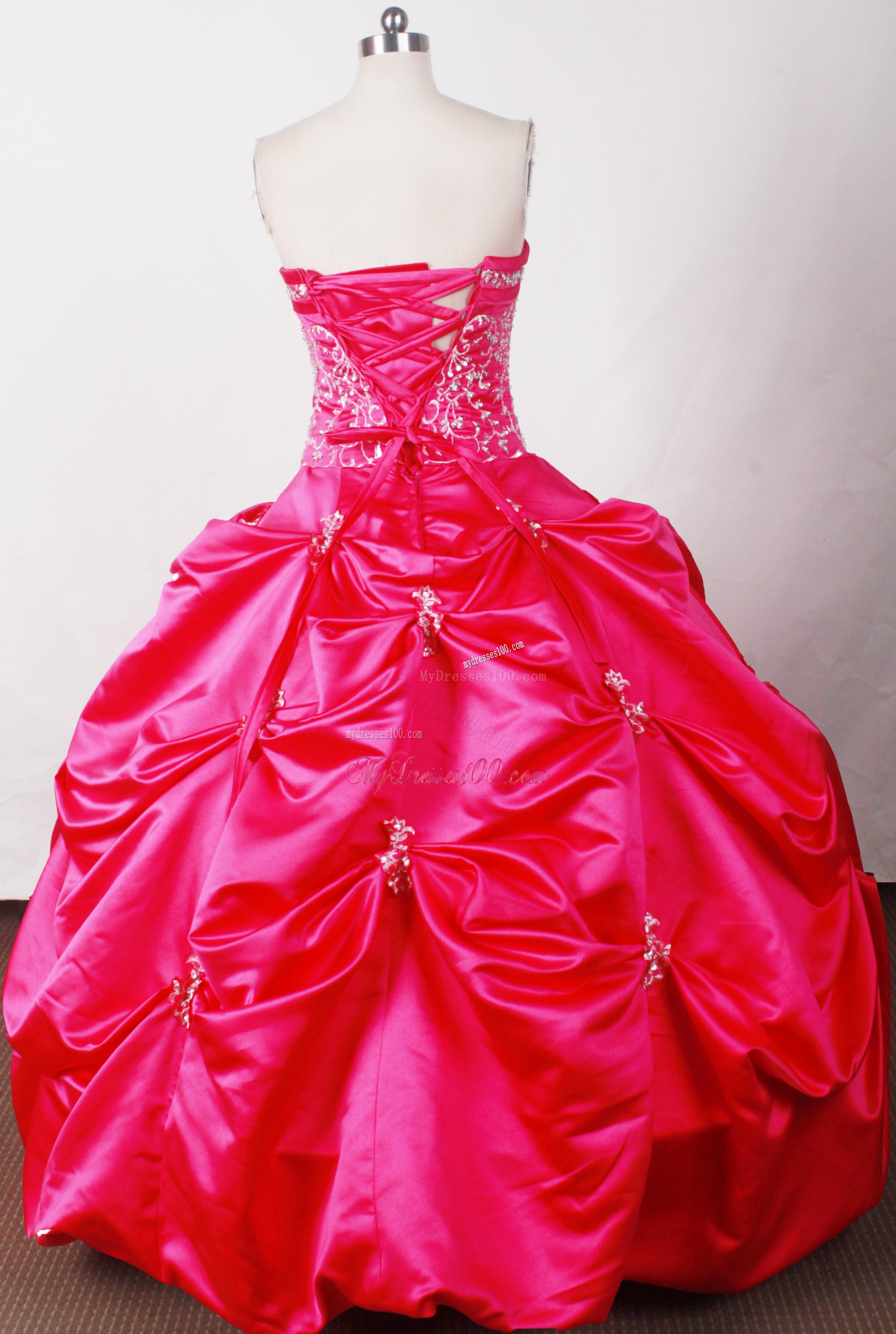 Red Puffy Ruffles Dresses for Quinceanera with Pretty Embroidery