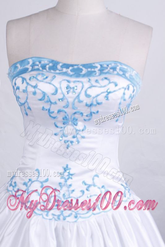 White Bodice Sweet 15 Dresses Shiny with the Beaded and Huge Blue Embroideries